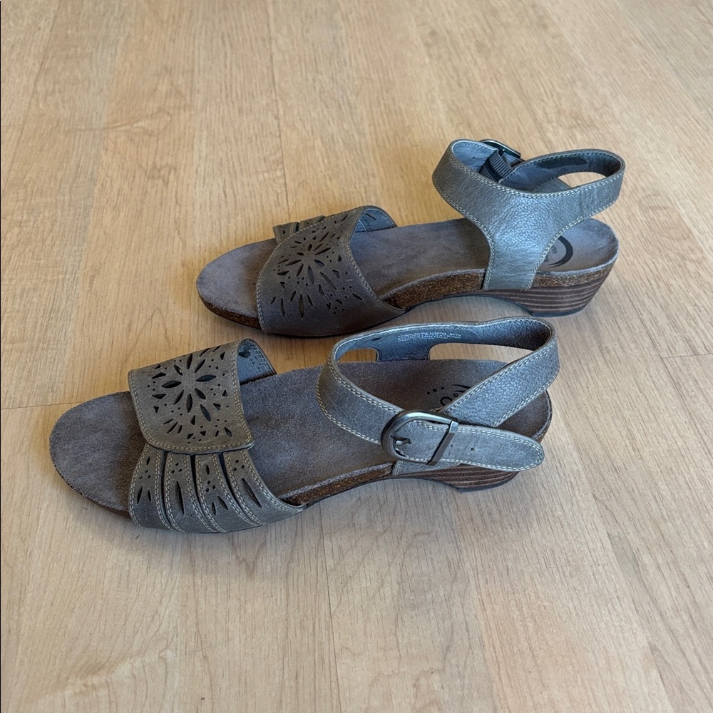 Abeo Women’s Piper Gray Laser-Cut Leather Sandals - Comfortable Everyday Fit - Picture 3 of 7